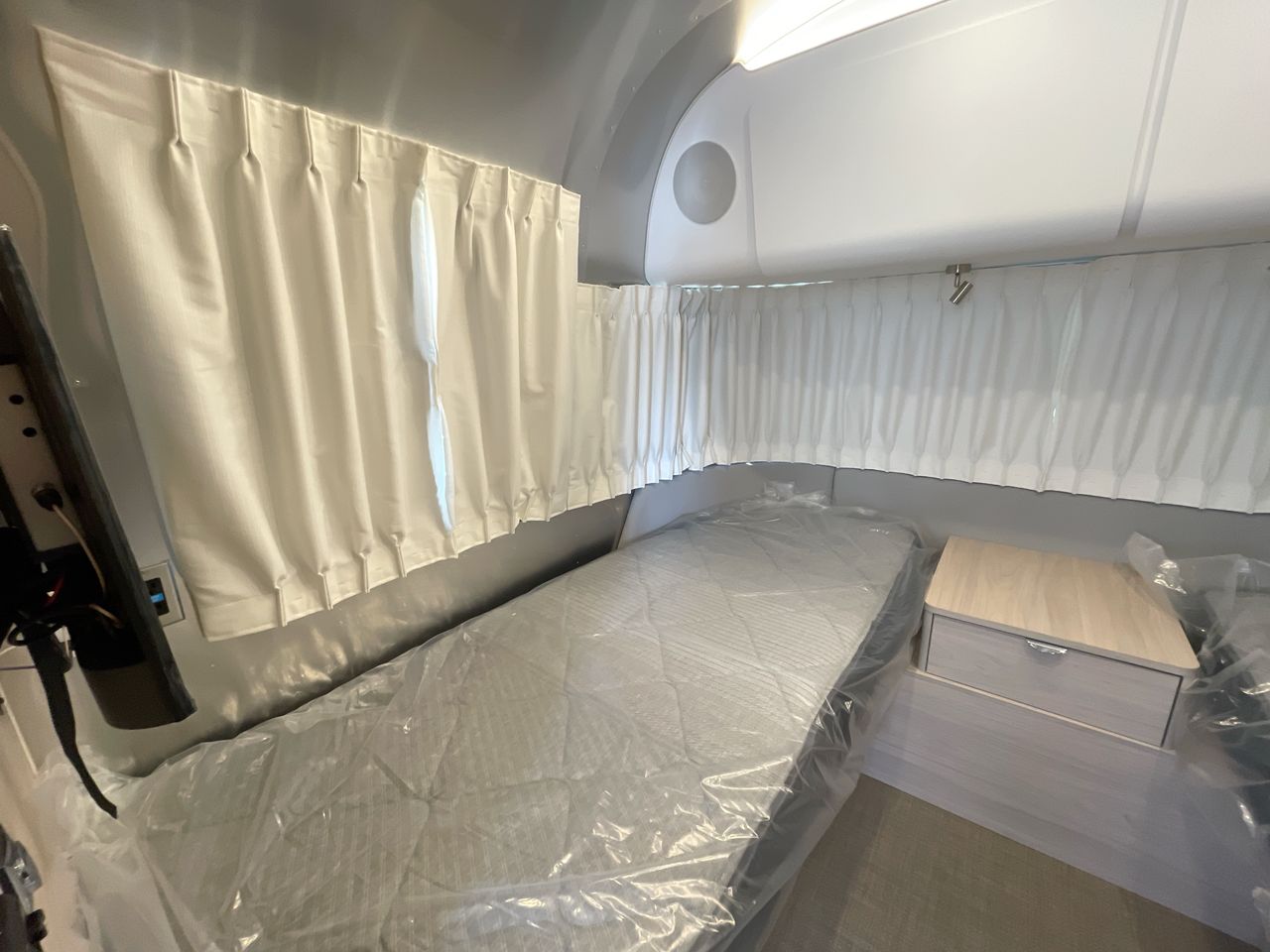 2026 Airstream 25FBT Base