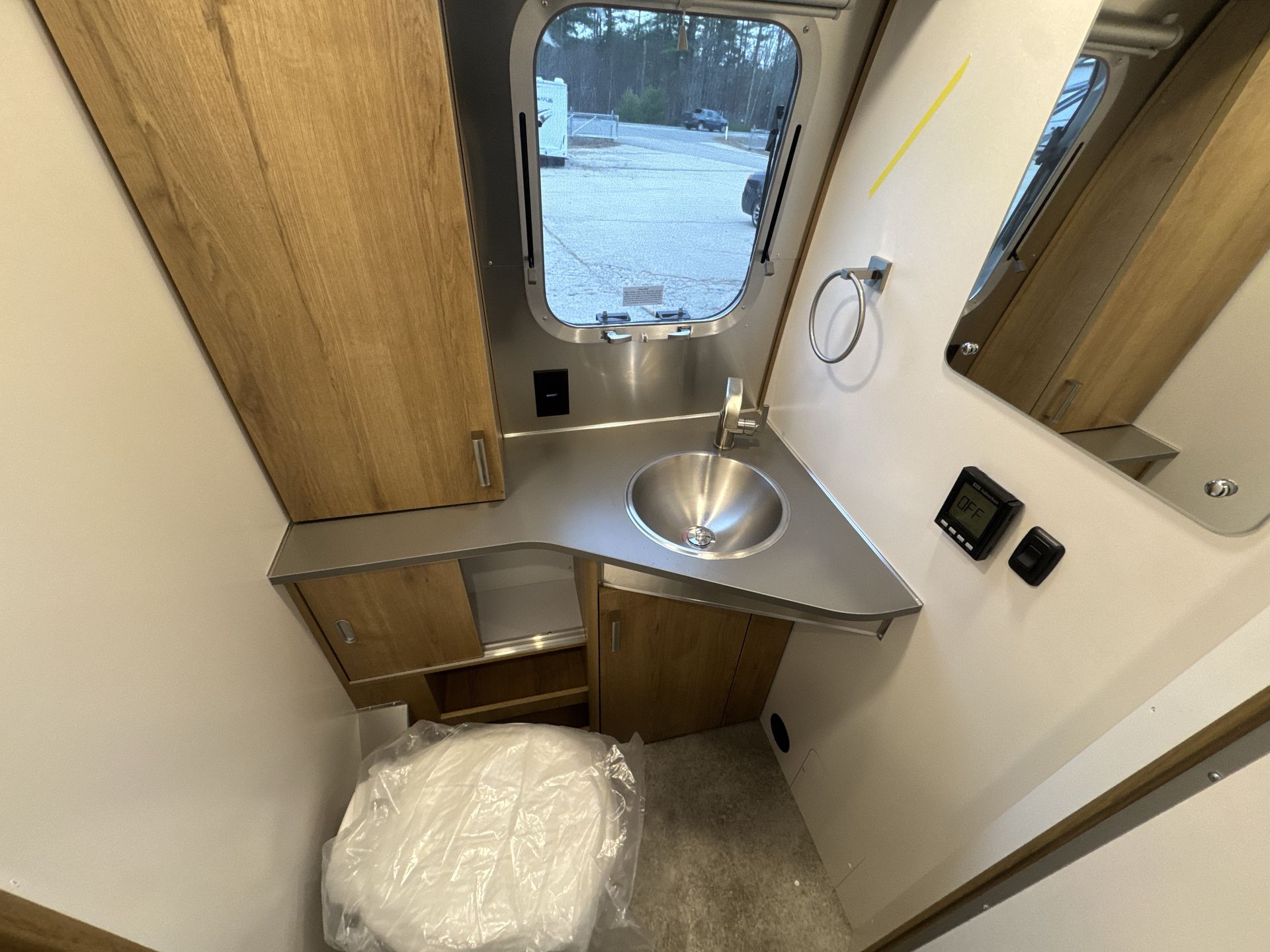 2026 Airstream 25FBQ Base