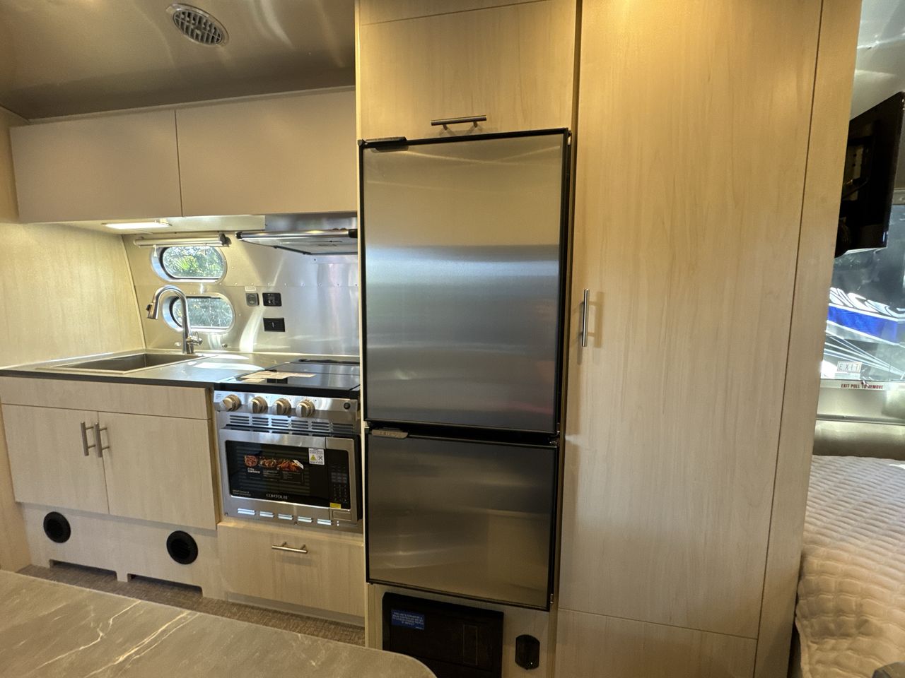 2026 Airstream 23FBT Base