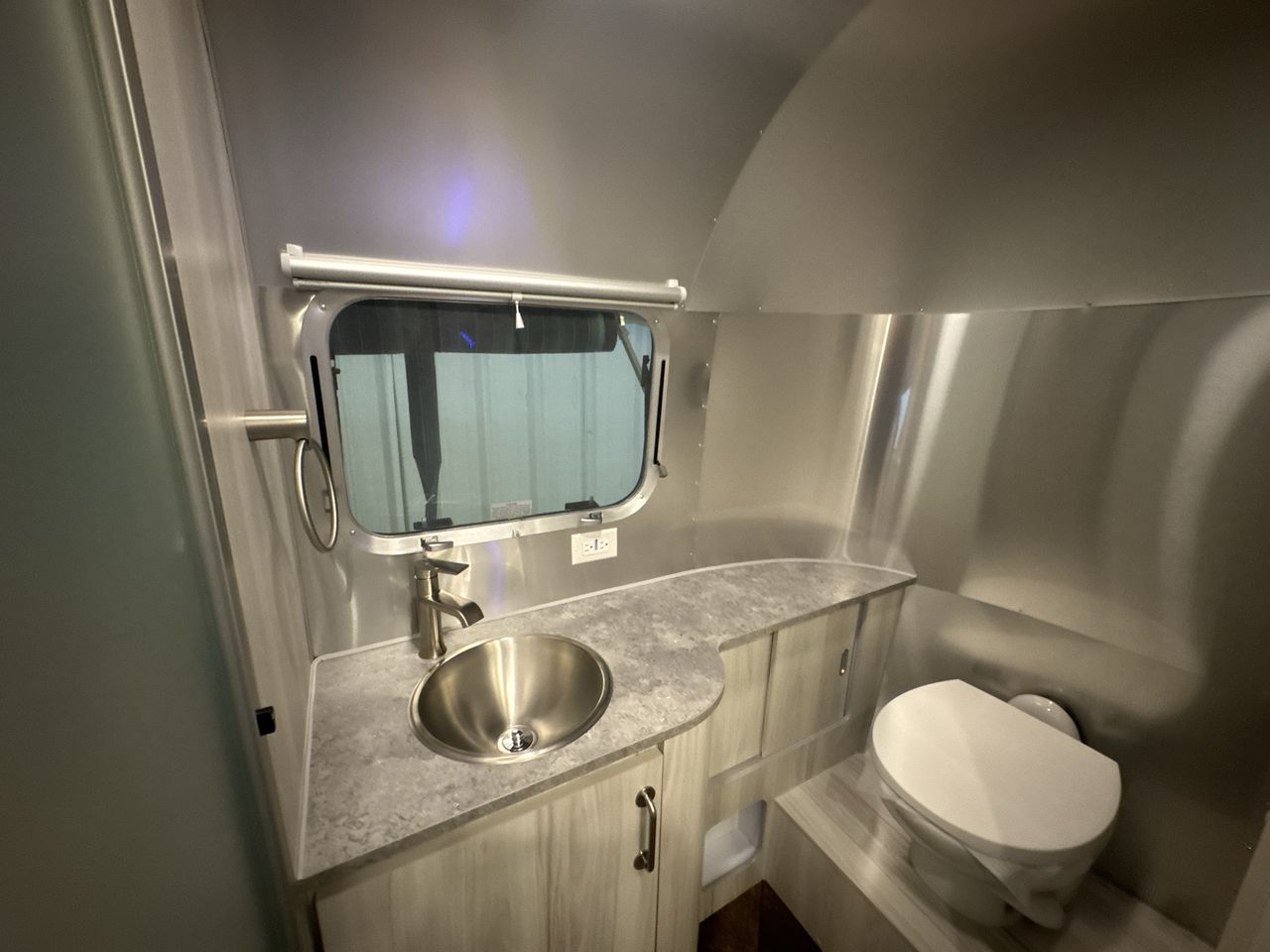 2026 Airstream 23FBT Base