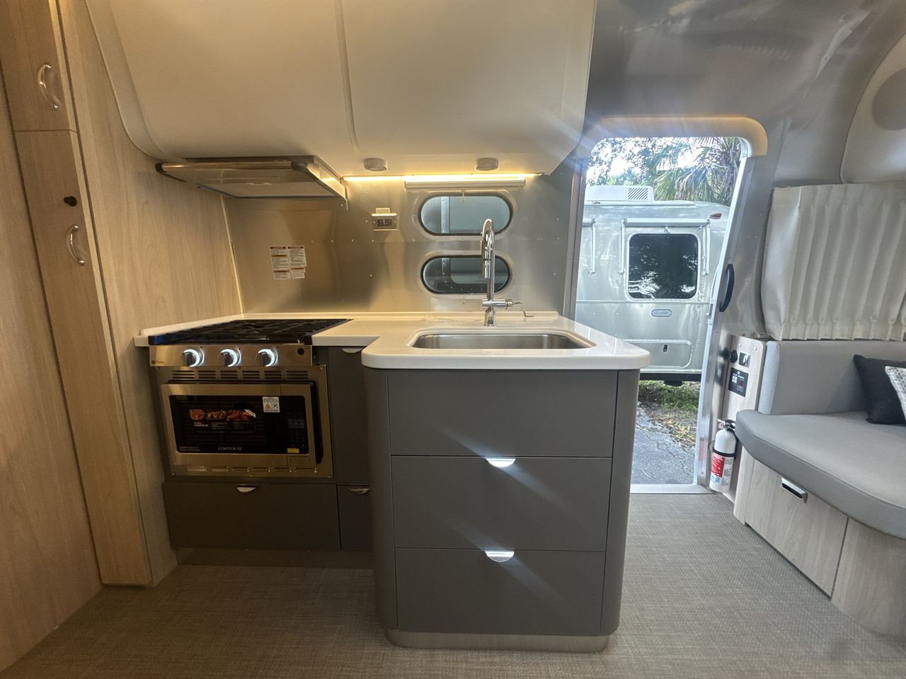 2026 Airstream 25FBQ Base
