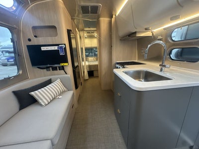 2026 Airstream 25FBQ Base