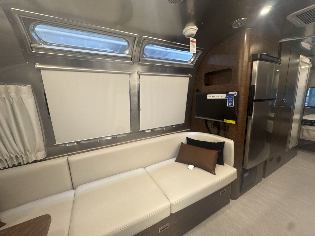 2026 Airstream 27FBQ Base