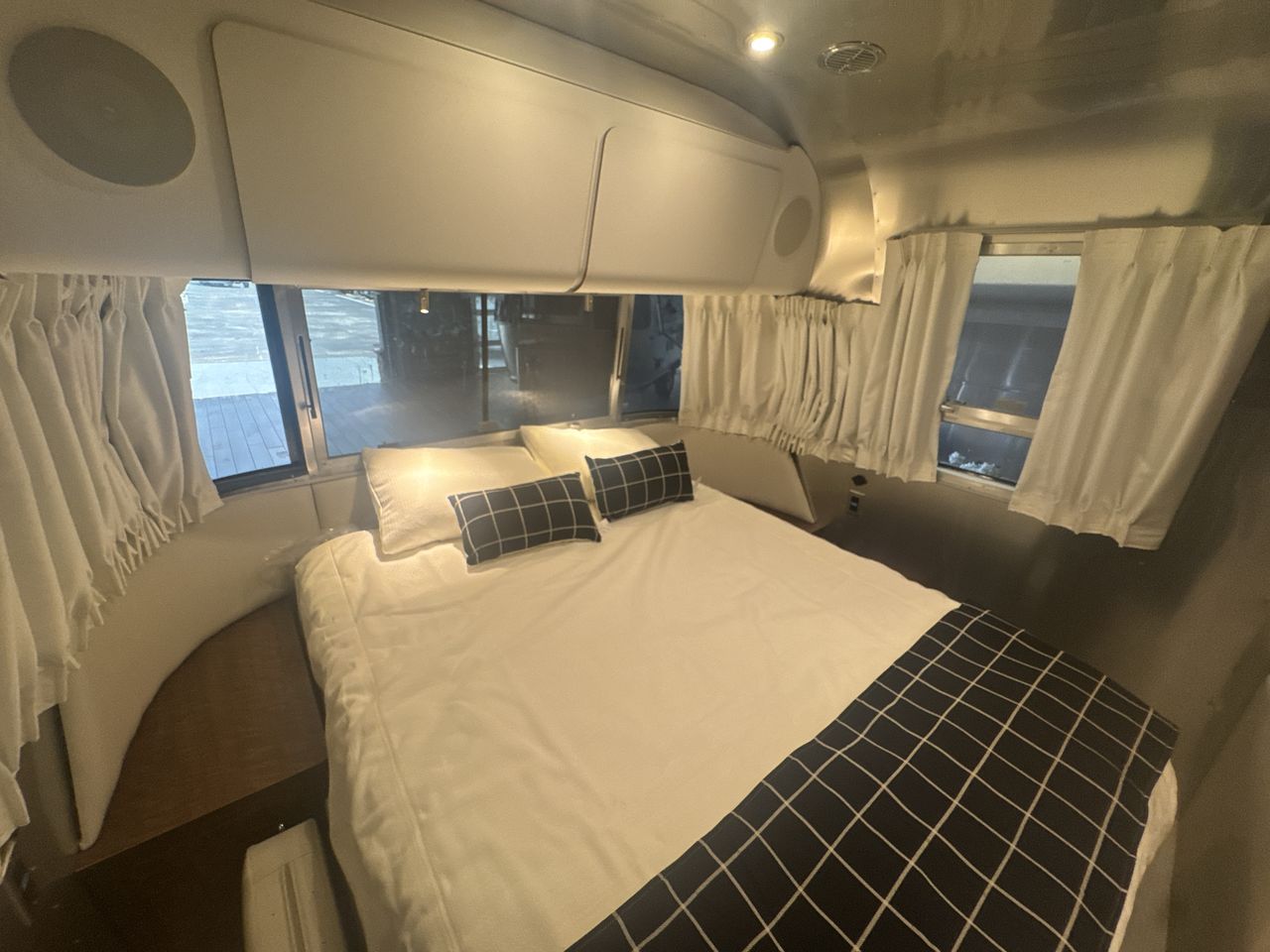 2026 Airstream 27FBQ Base
