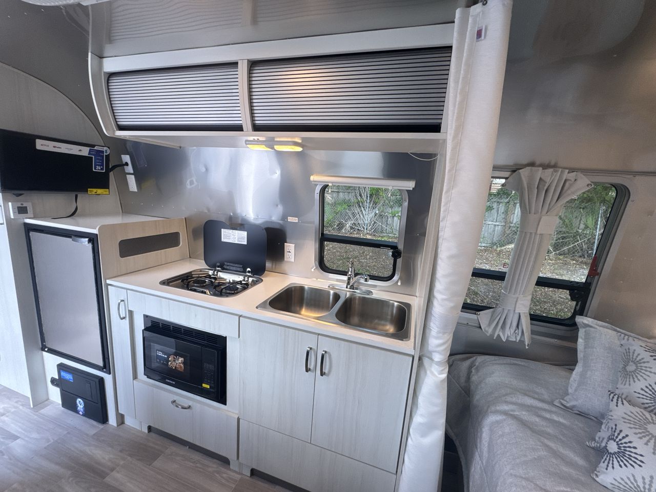 2025 Airstream 22FB Base