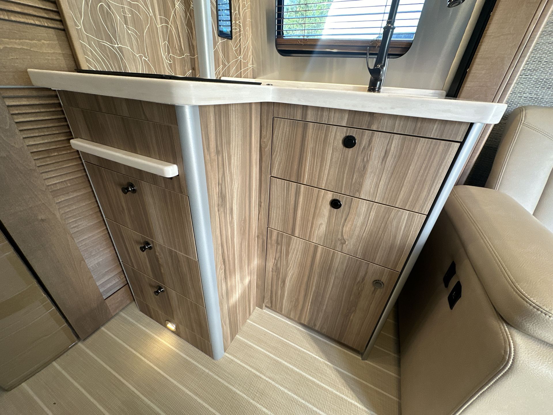 2025 Airstream Murphy Suite Tommy Bahama Base