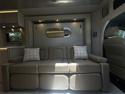 2026 Airstream Murphy Suite Base
