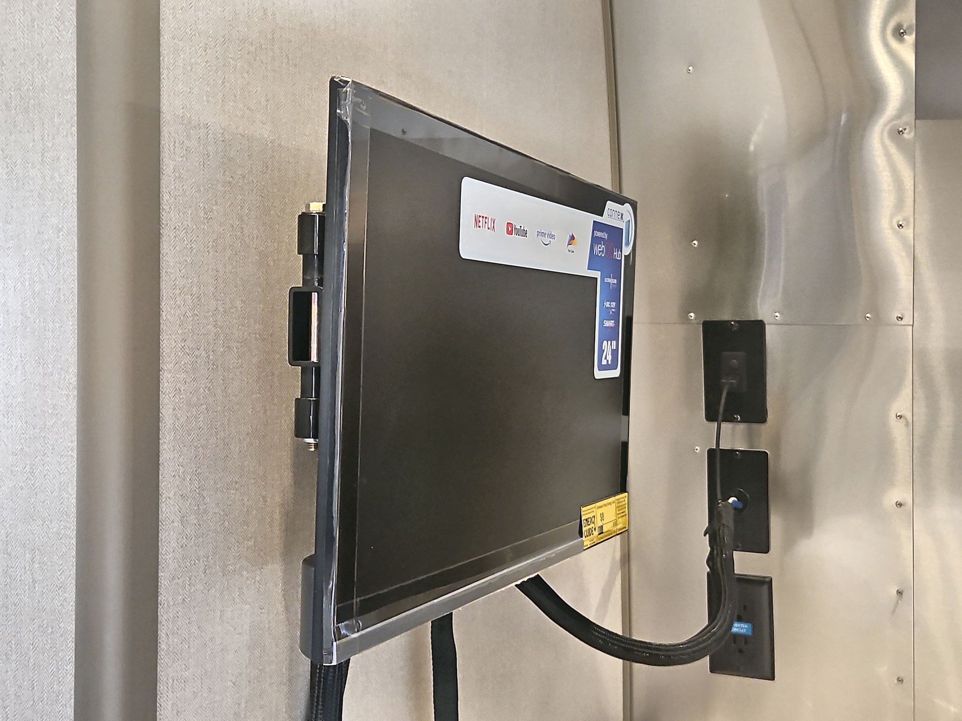 2026 Airstream 16RB Base