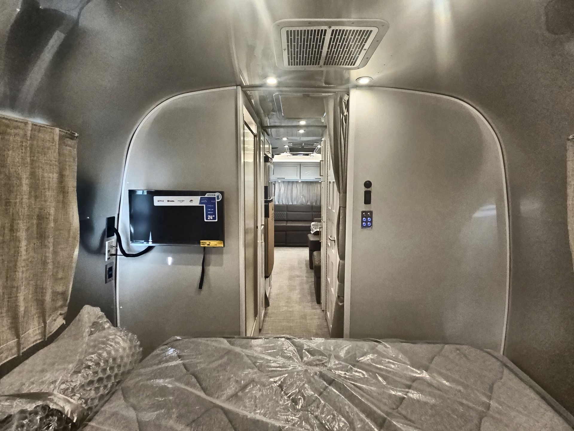 2026 Airstream 28RBQ Base