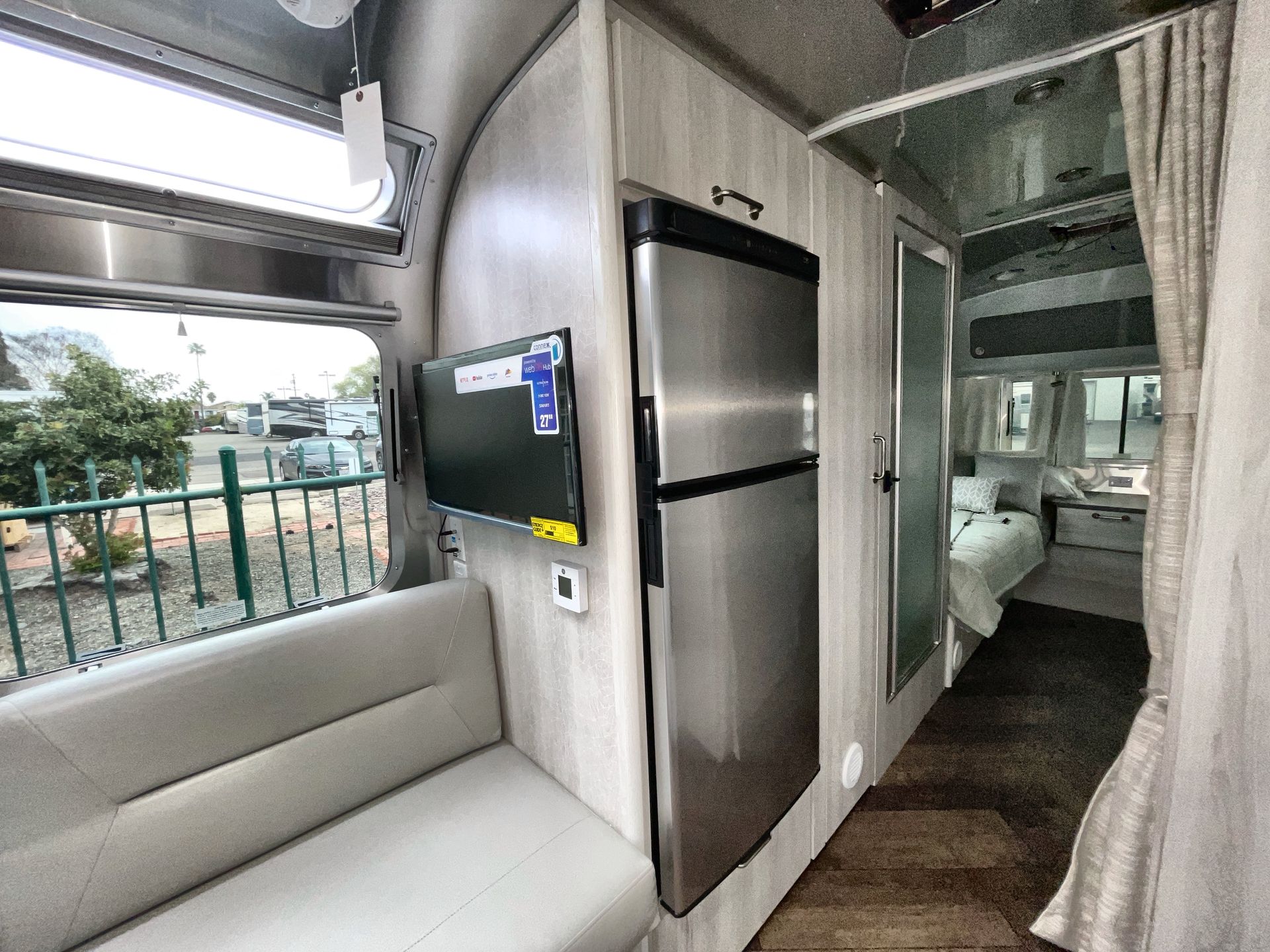 2025 Airstream 25FBT Base