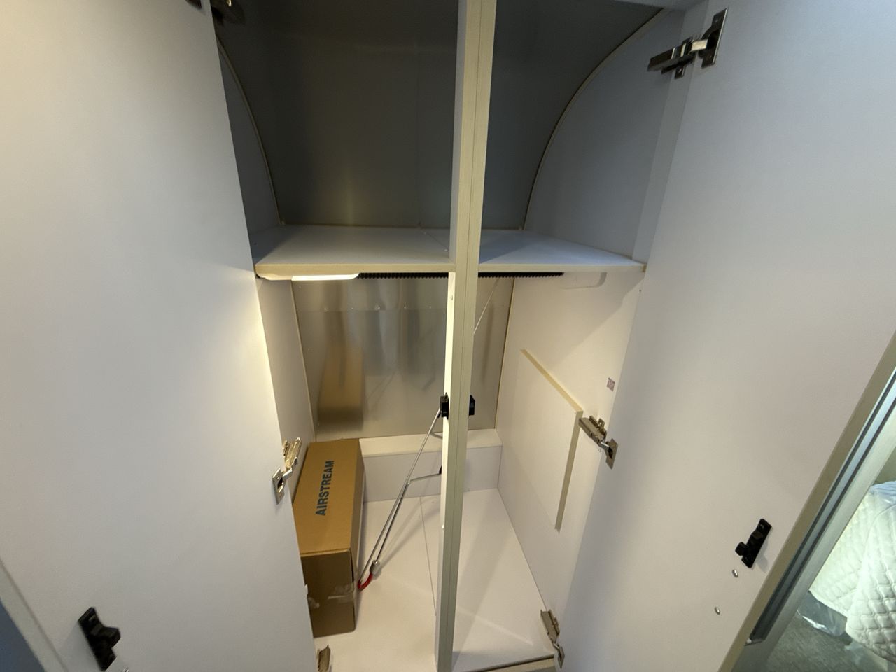 2026 Airstream 27FBQ Base