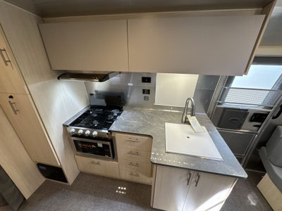 2026 Airstream 27FBQ Base