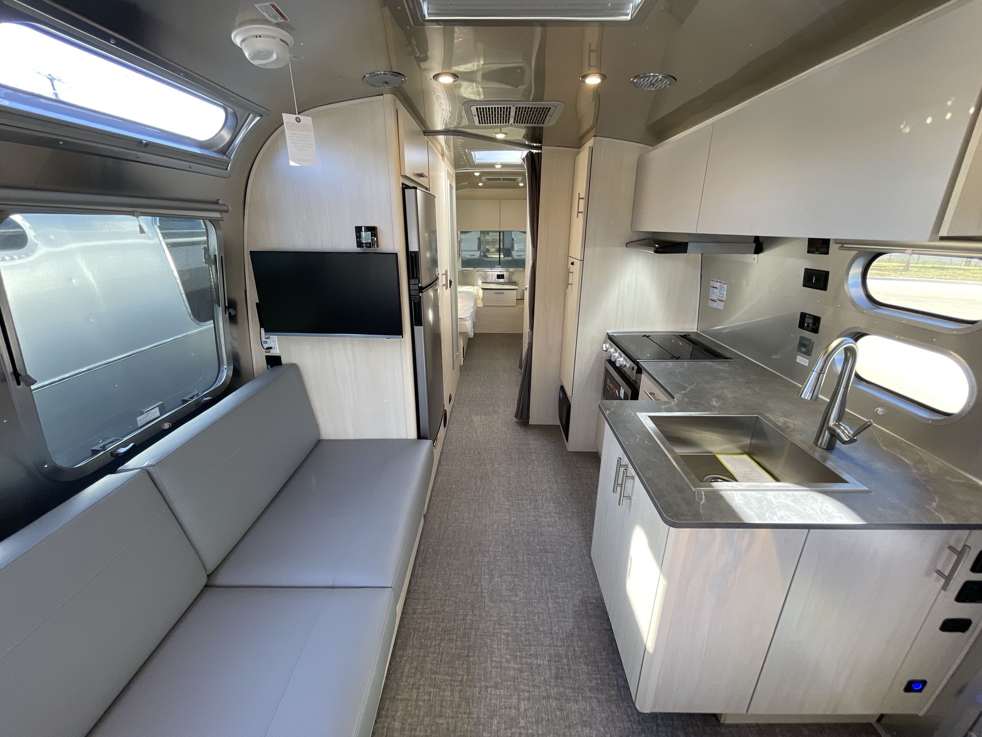 2026 Airstream 27FBT Base