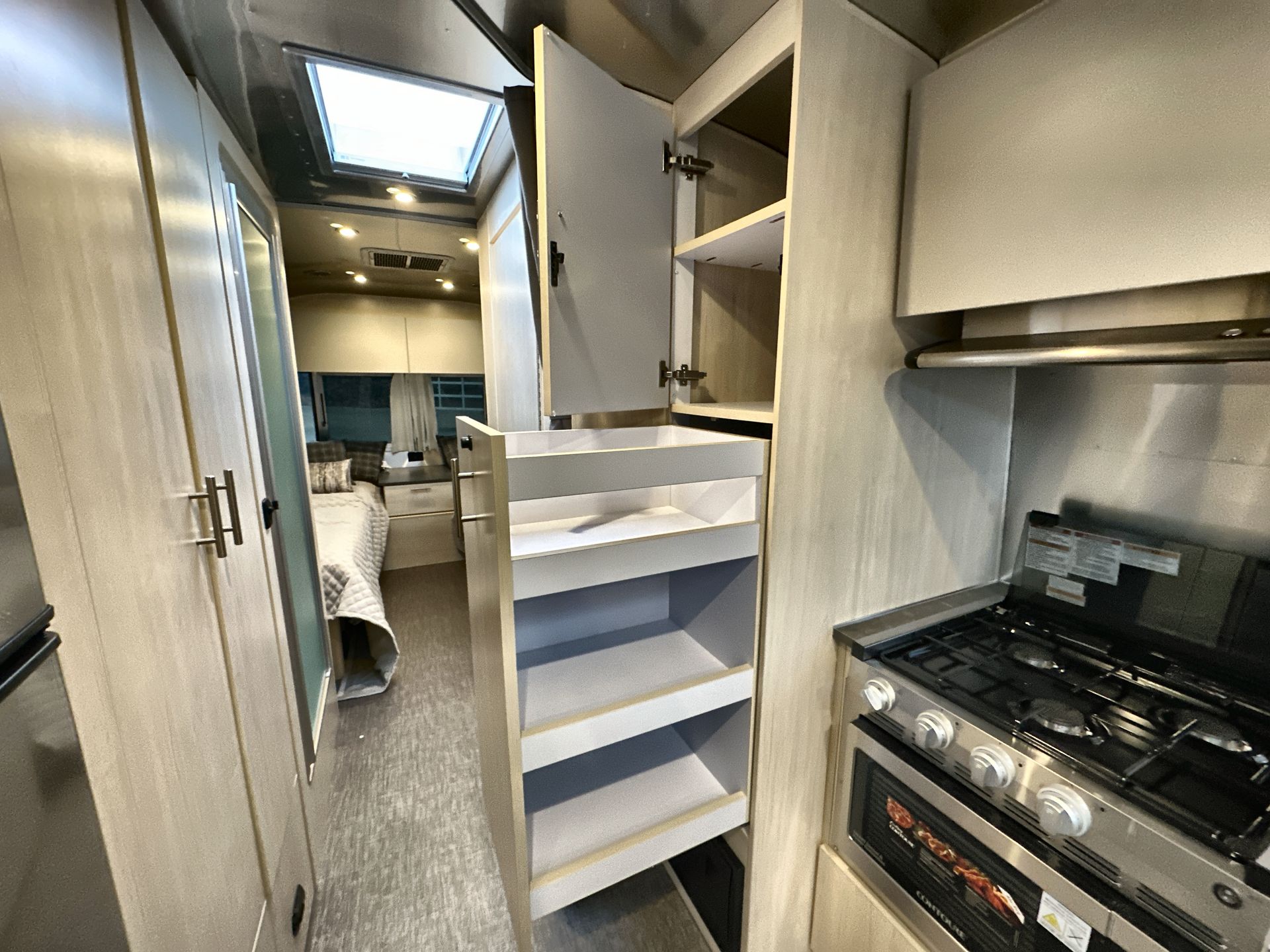 2026 Airstream 27FBT Base