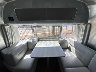 2025 Airstream 27FBQ Base