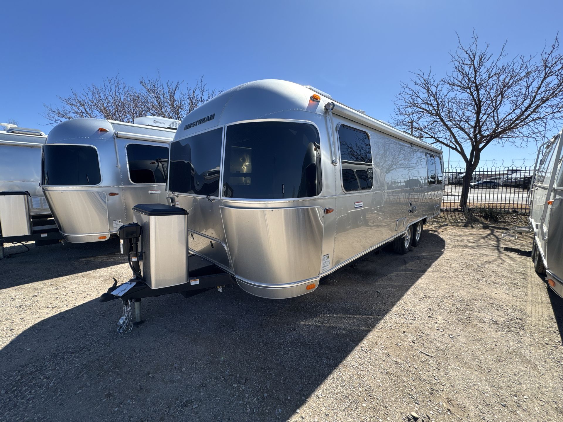 2025 Airstream 27FBQ Base