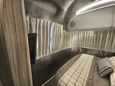 2026 Airstream 25FBQ Base