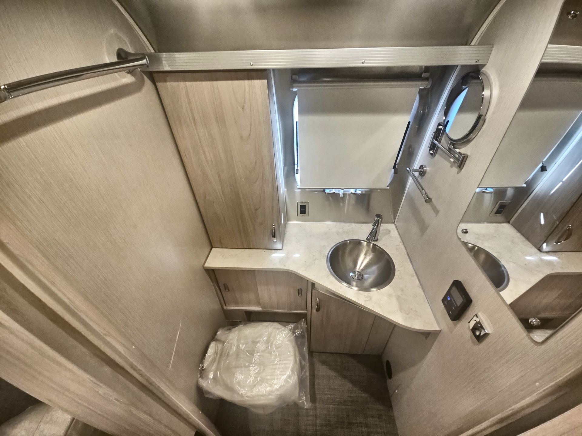 2026 Airstream 25FBQ Base