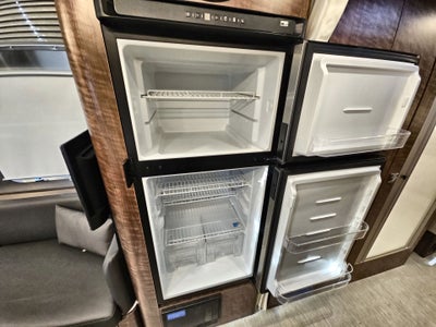 2026 Airstream 27FBT Base