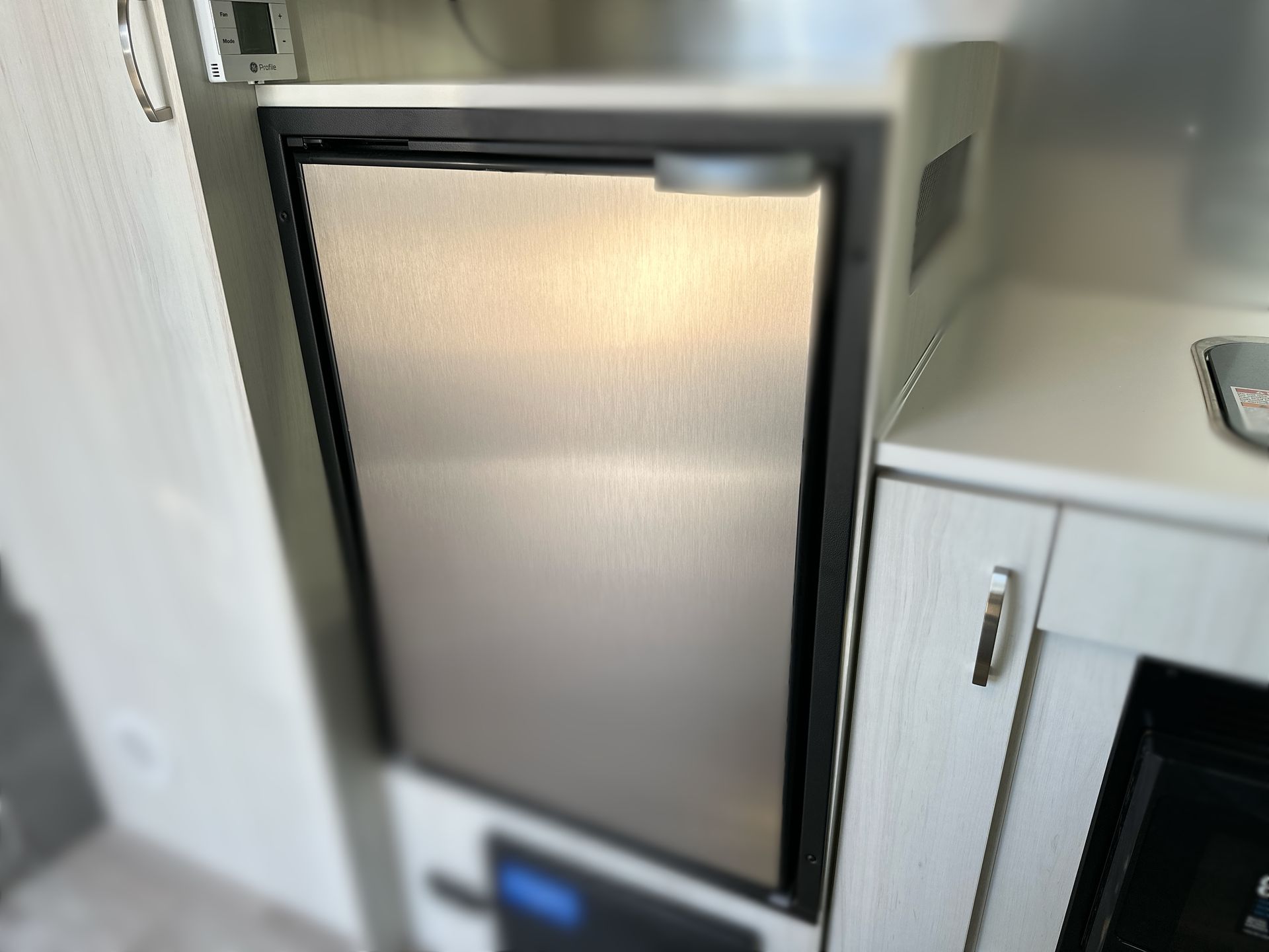 2025 Airstream 22FB Base