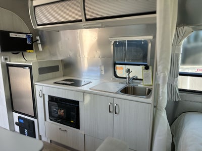 2025 Airstream 22FB Base