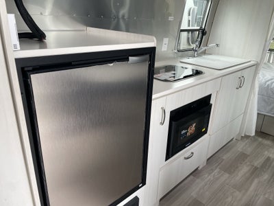 2025 Airstream 22FB Base