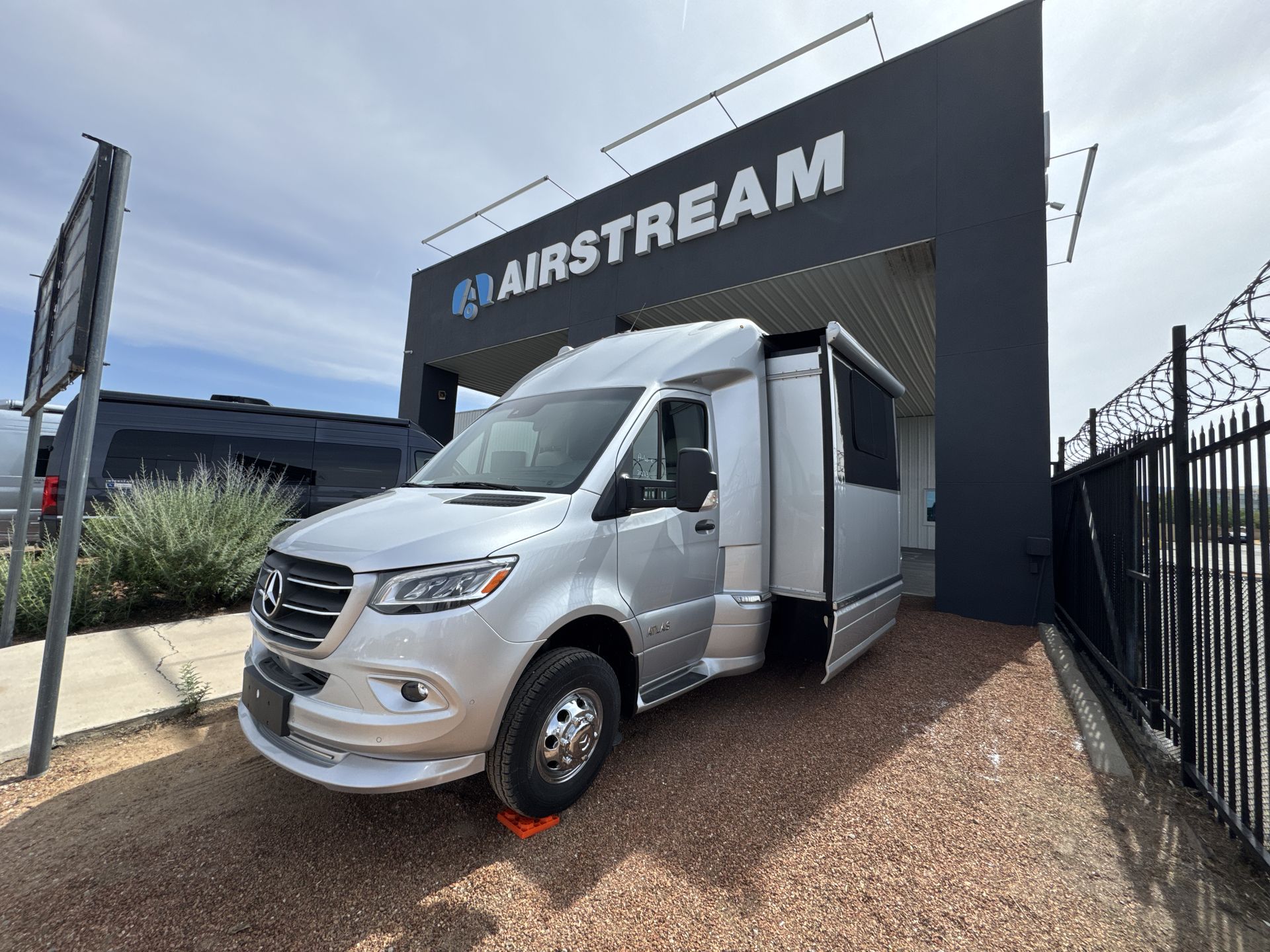 2025 Airstream Murphy Suite Base