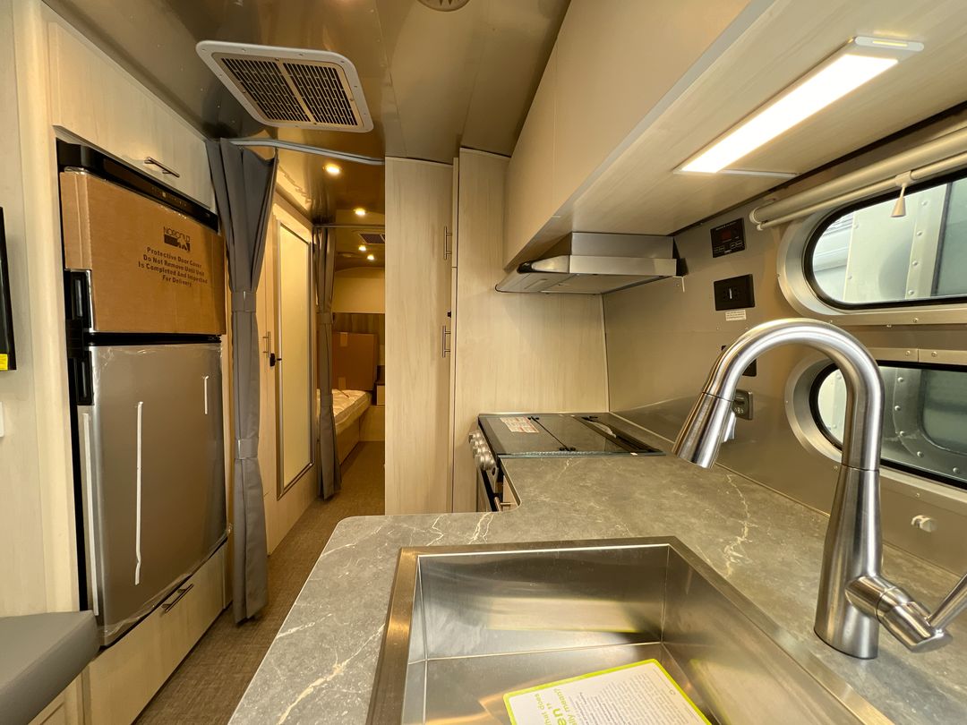 2025 Airstream 25FBT Base