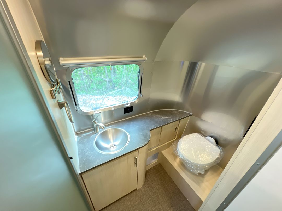 2025 Airstream 23FBQ Base