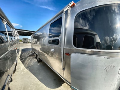 2026 Airstream 27FBQ Base