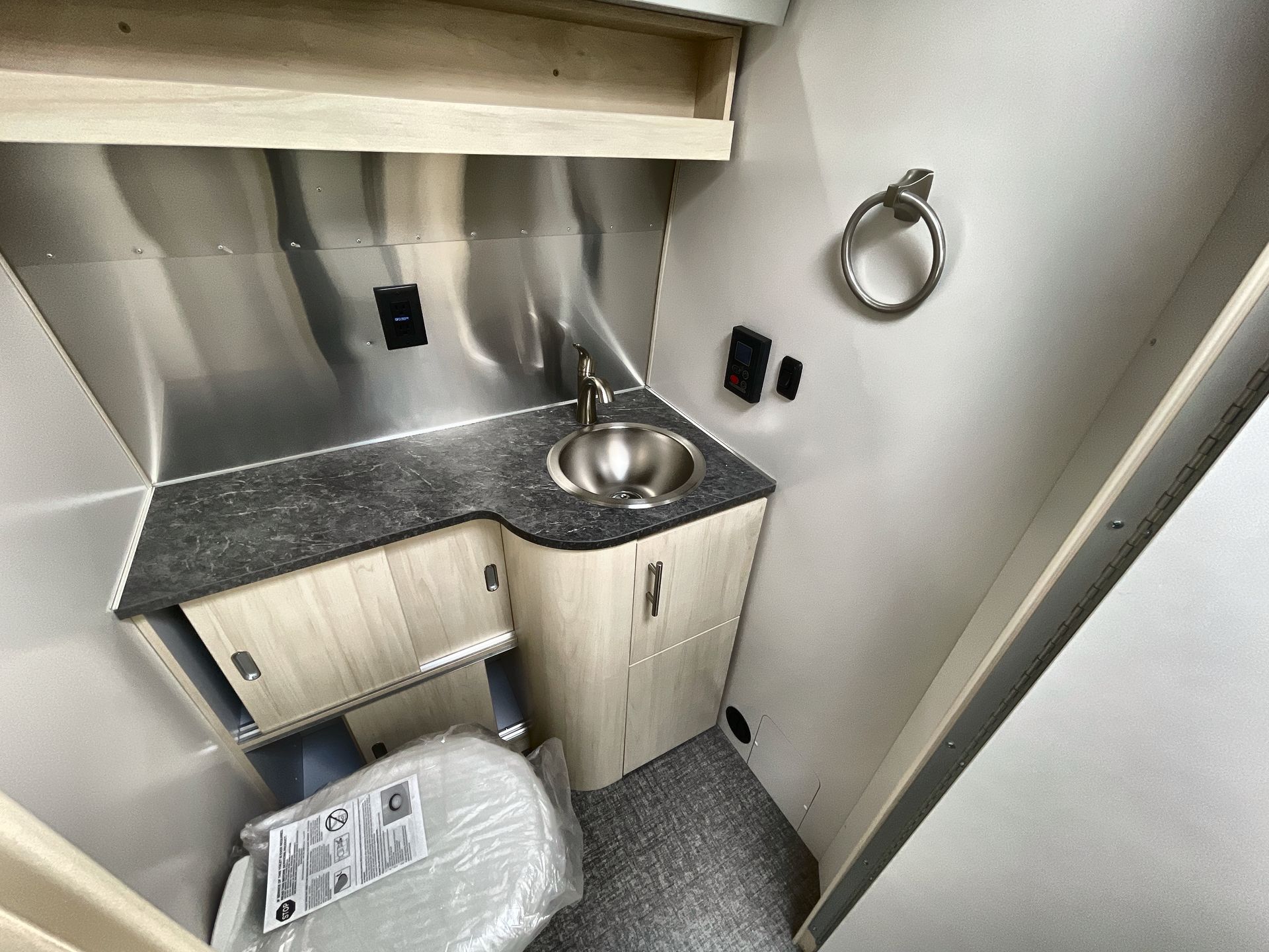 2026 Airstream 27FBQ Base