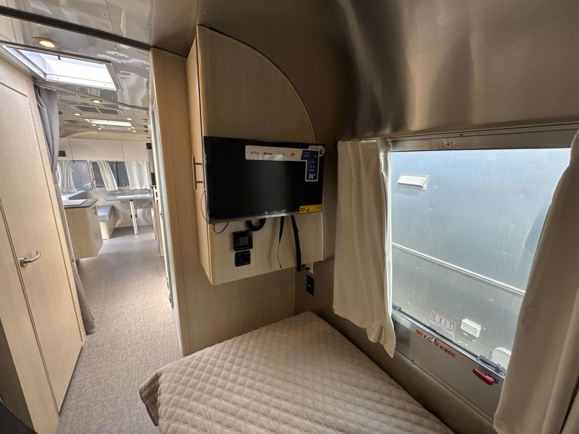 2025 Airstream 27FBT Base