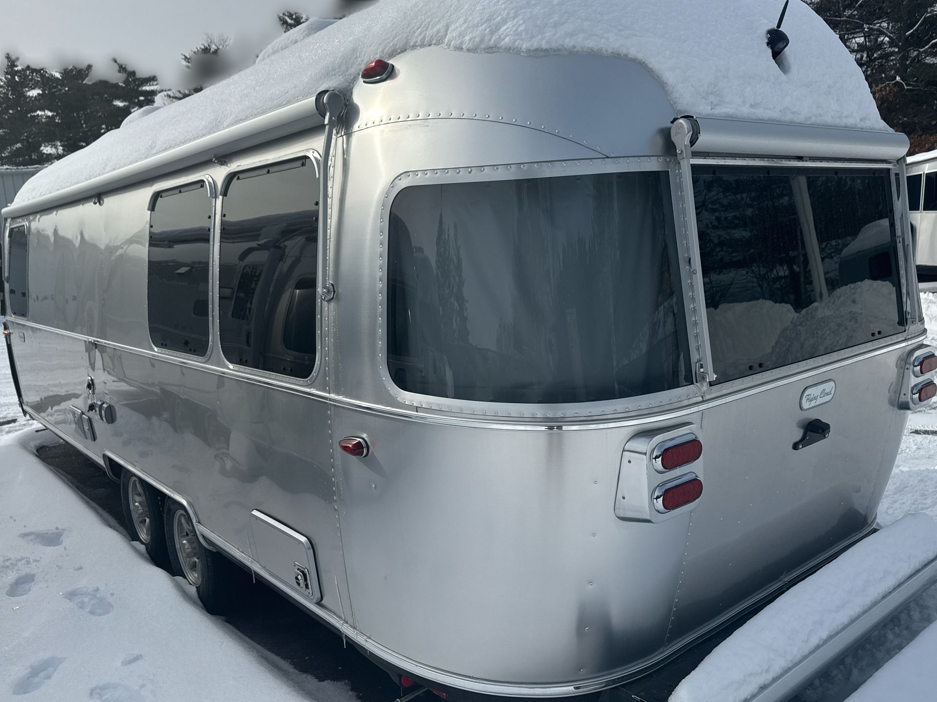 2025 Airstream 27FBQ Base
