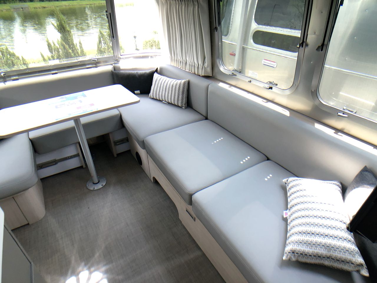 2026 Airstream 25FBQ Base