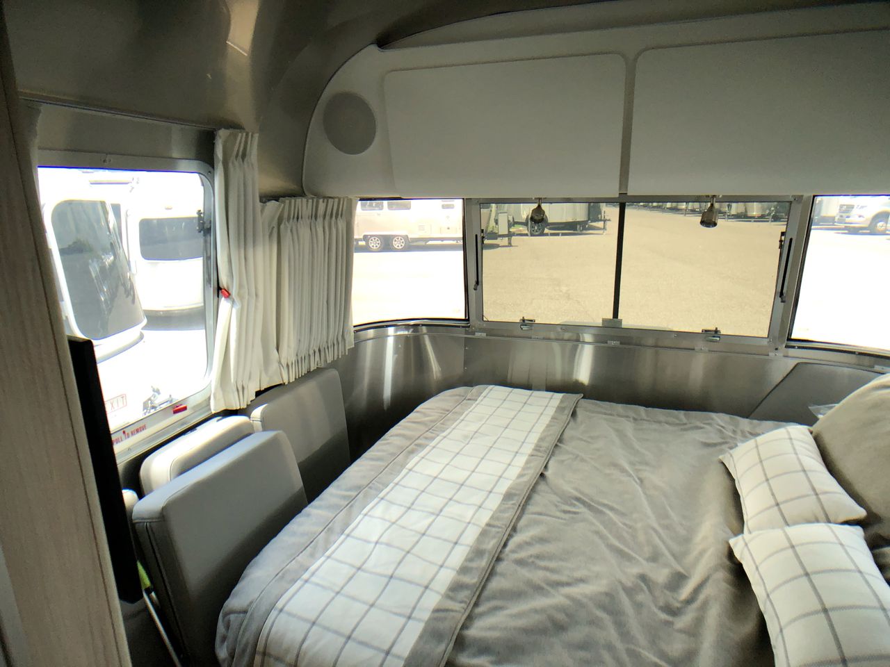 2026 Airstream 25FBQ Base