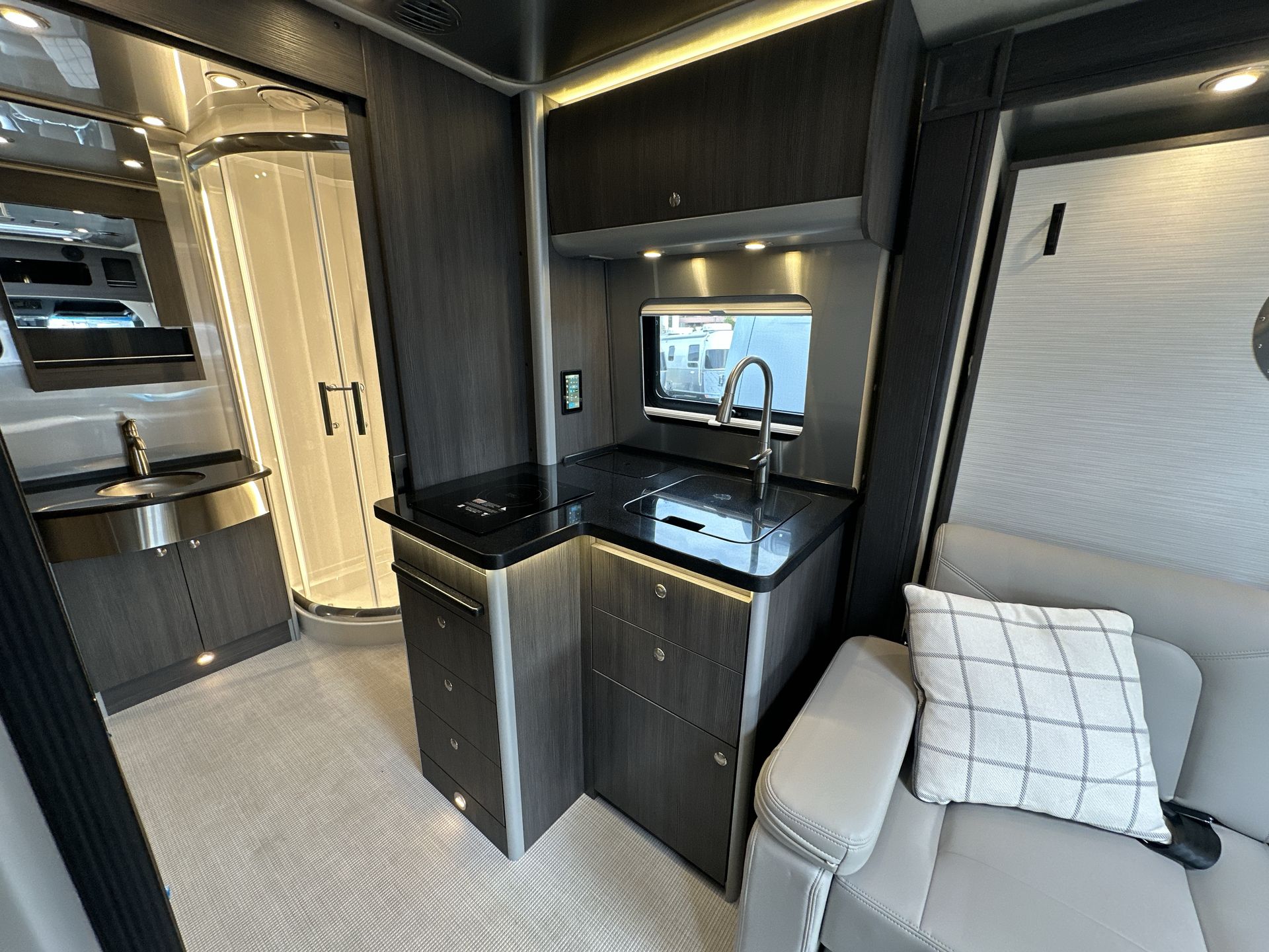 2026 Airstream Murphy Suite Base