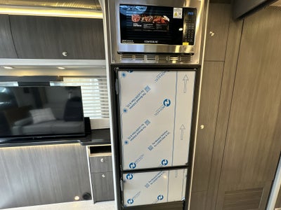 2026 Airstream Murphy Suite Base