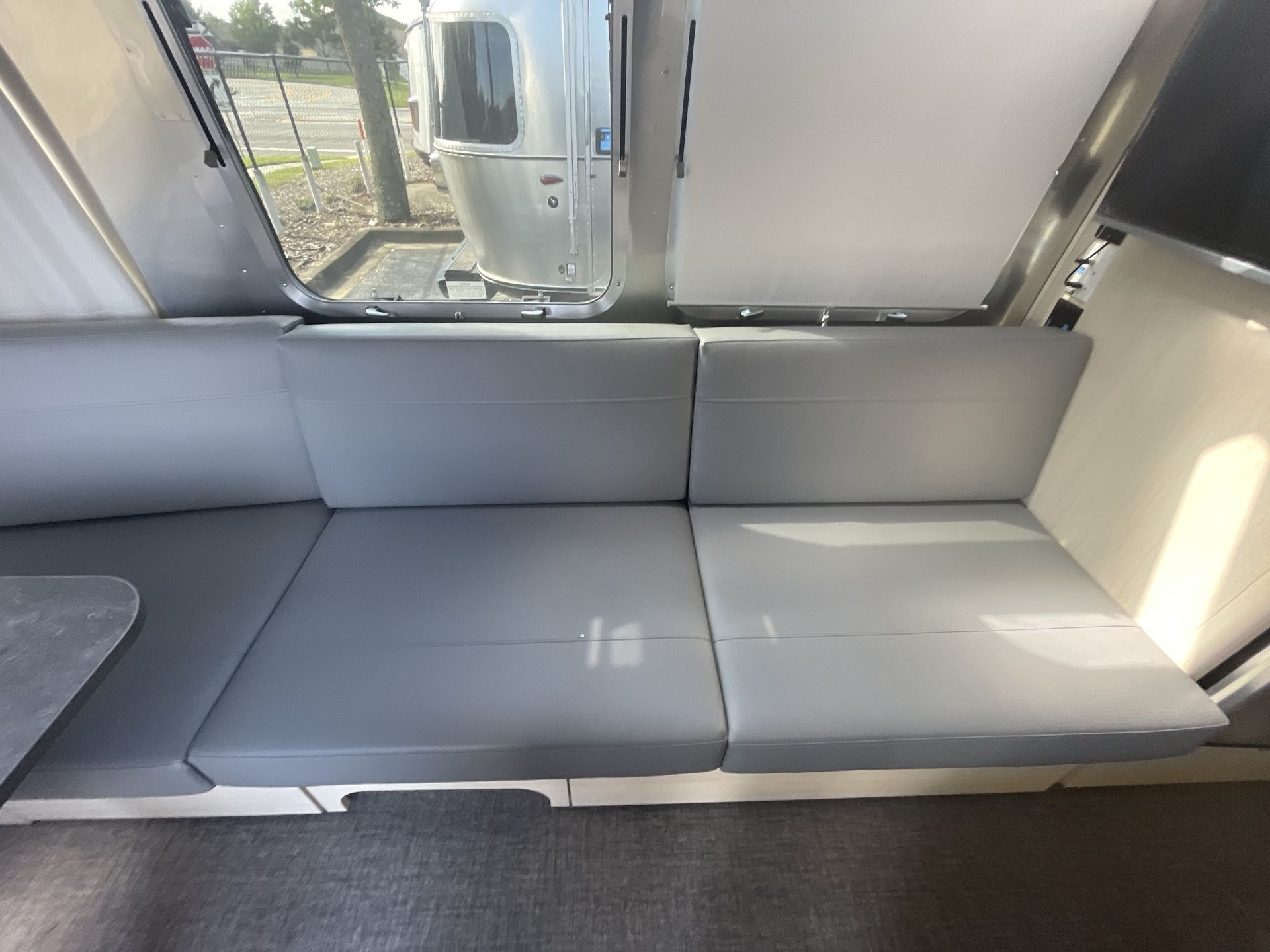 2025 Airstream 27FBQ Base
