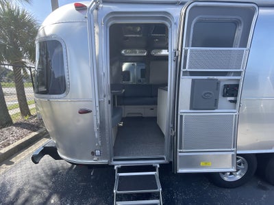 2025 Airstream 27FBQ Base