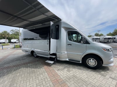 2025 Airstream Murphy Suite Base