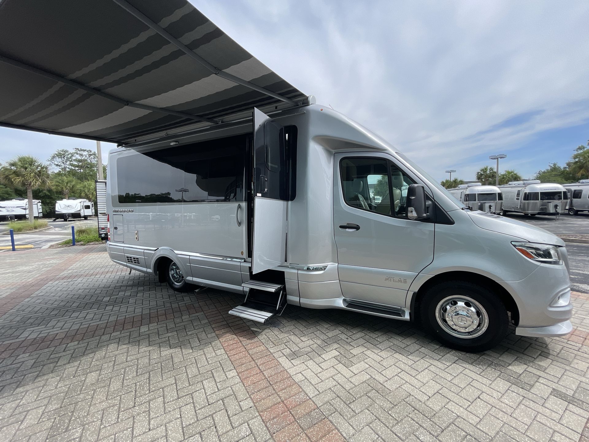 2025 Airstream Murphy Suite Base