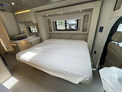 2025 Airstream Murphy Suite Base