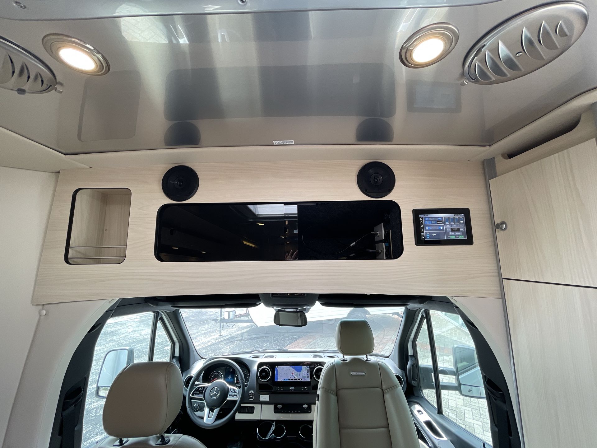 2025 Airstream Murphy Suite Base