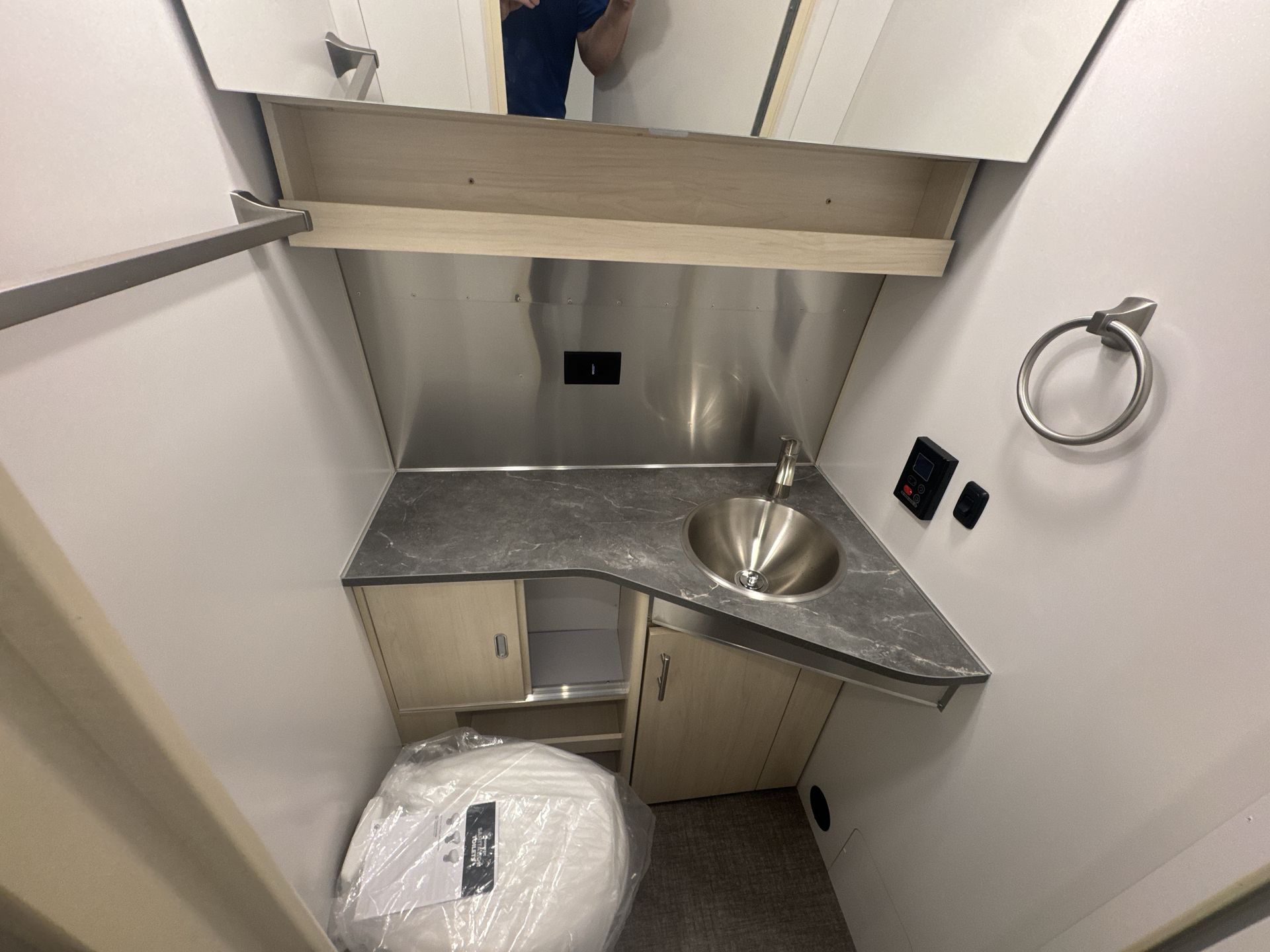 2025 Airstream 25FBQ Base