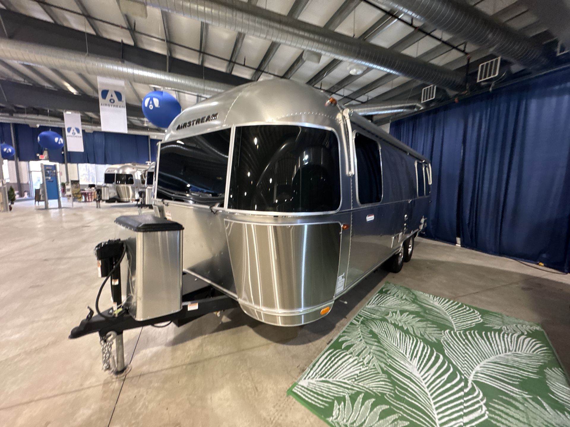 2025 Airstream 25FBQ Base