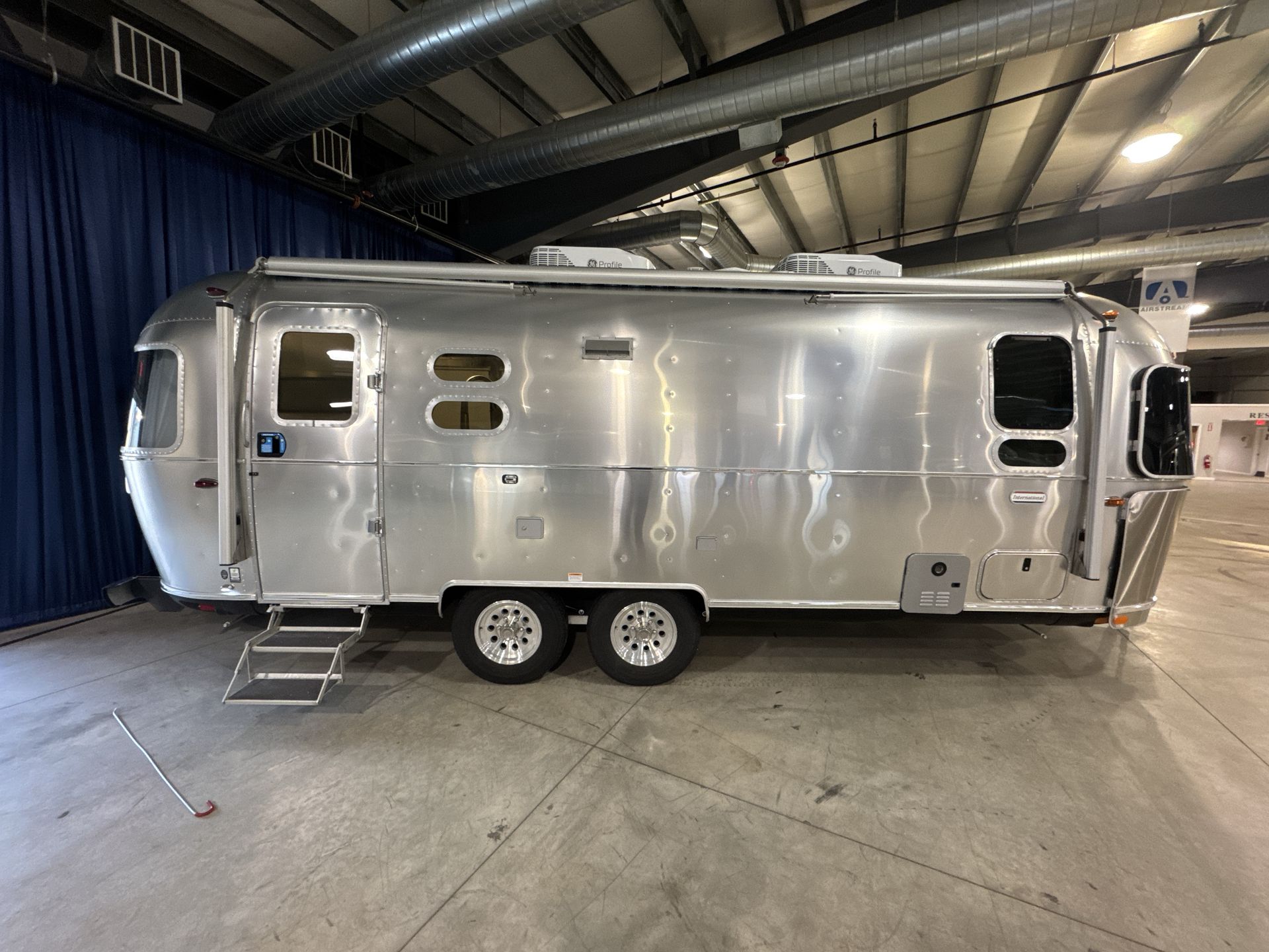 2025 Airstream 25FBQ Base