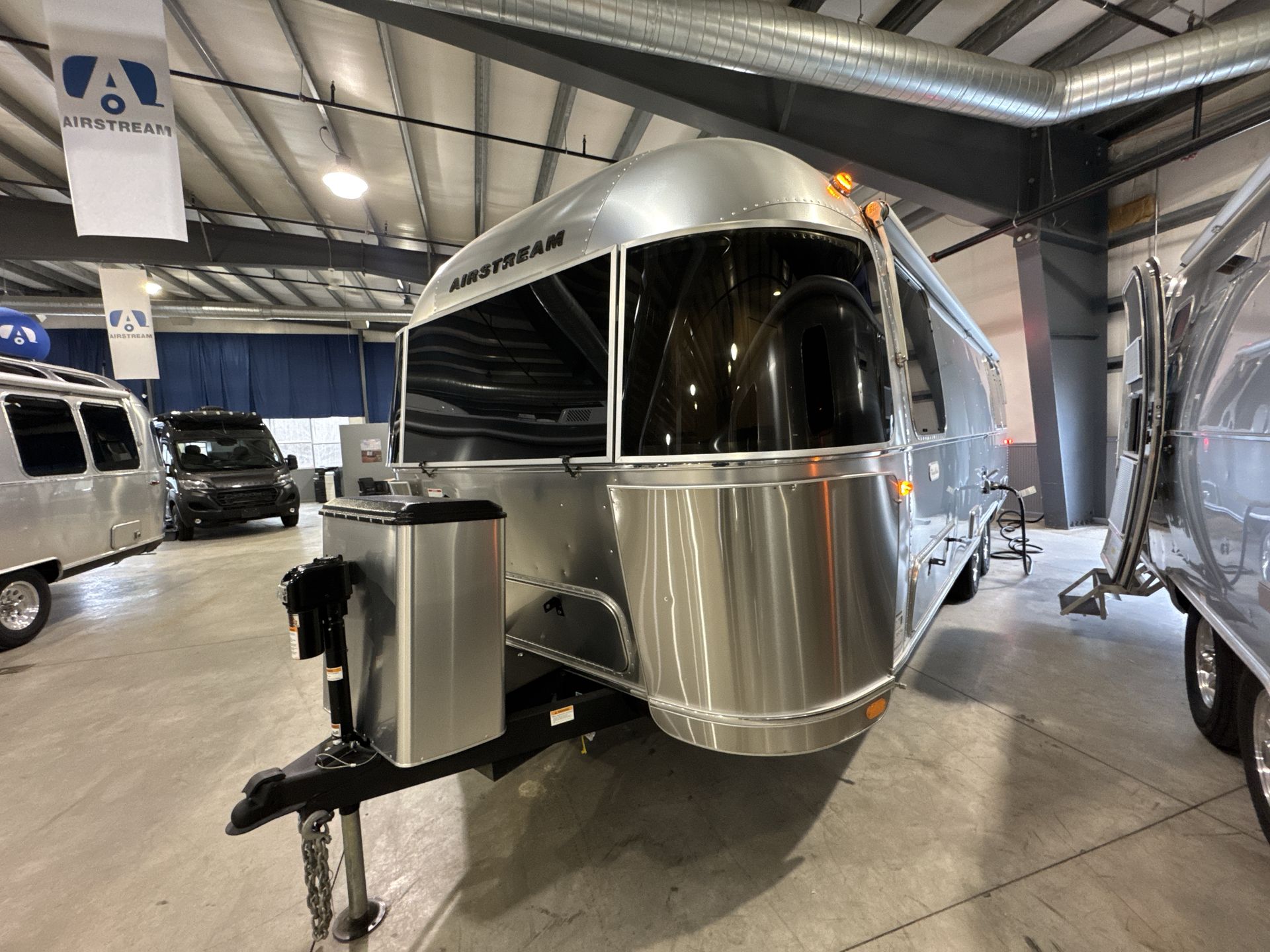 2025 Airstream 27FBT Base