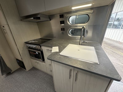 2026 Airstream 27FBQ Base