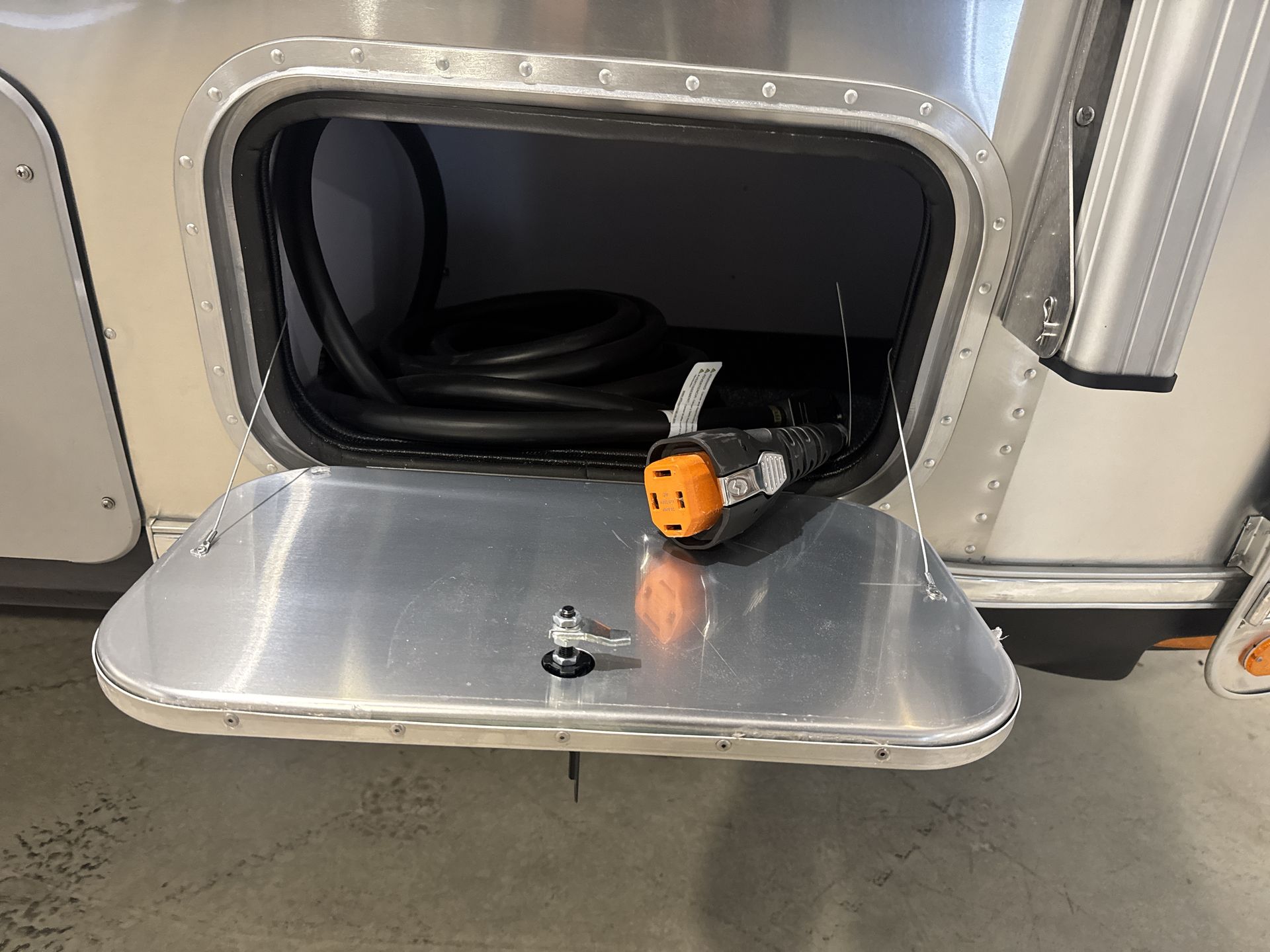 2025 Airstream 25FBQ Base