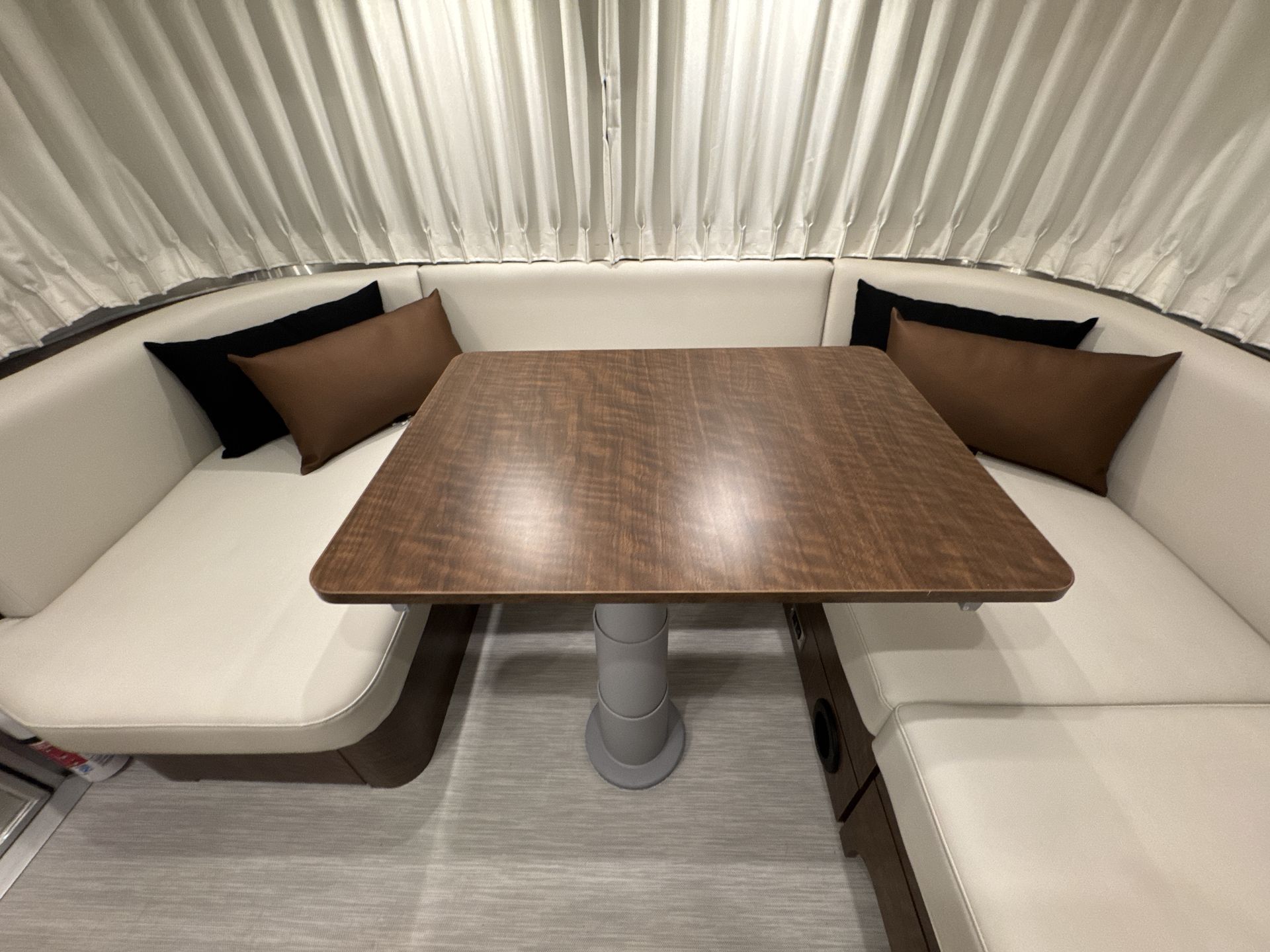2026 Airstream 27FBT Base